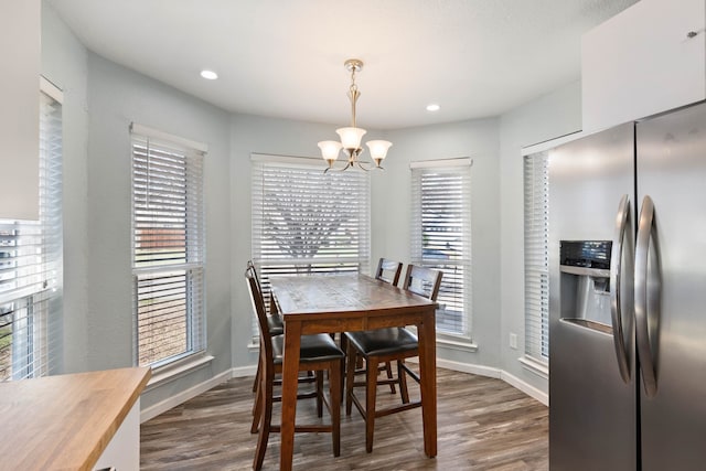 dining space featuring dark wood-style floors, a notable chandelier, recessed lighting, and baseboards