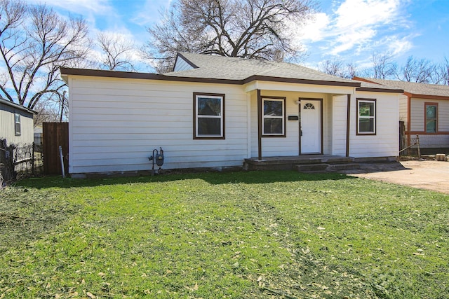 view of front of house featuring a front yard and fence