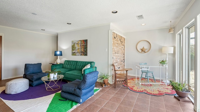 living room with a textured ceiling, tile patterned flooring, visible vents, baseboards, and ornamental molding