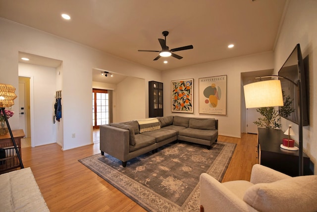 living area with baseboards, light wood-type flooring, a ceiling fan, crown molding, and recessed lighting