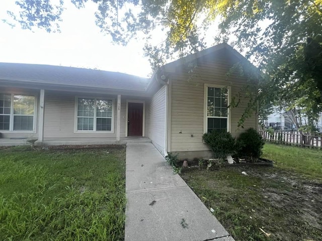 view of front of property with a front lawn