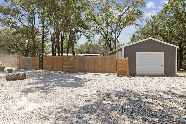 view of yard featuring a detached garage and fence