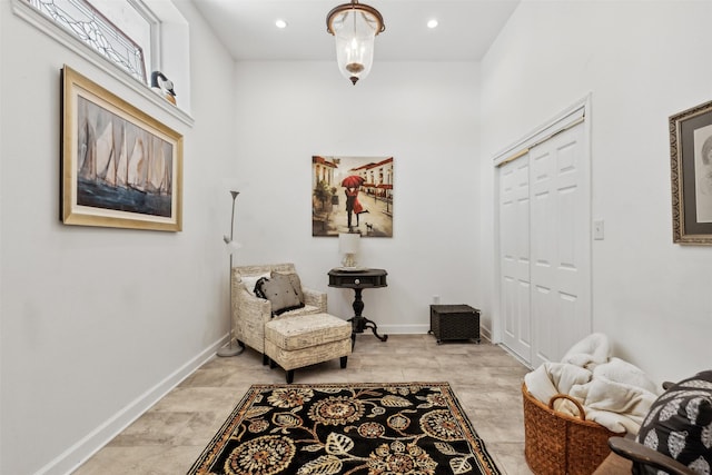 sitting room with baseboards and recessed lighting