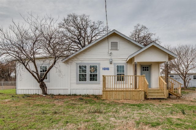 view of front of property with a front yard