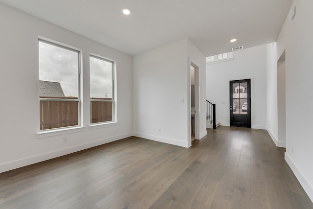 foyer featuring baseboards, visible vents, wood finished floors, and recessed lighting