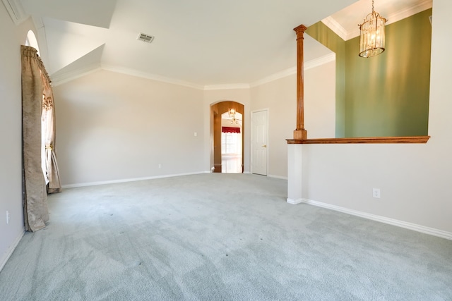 carpeted empty room featuring arched walkways, a notable chandelier, visible vents, baseboards, and ornamental molding