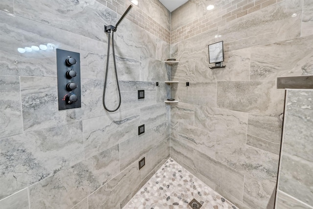 bathroom featuring a tile shower