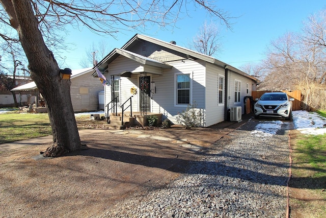 view of front facade featuring driveway