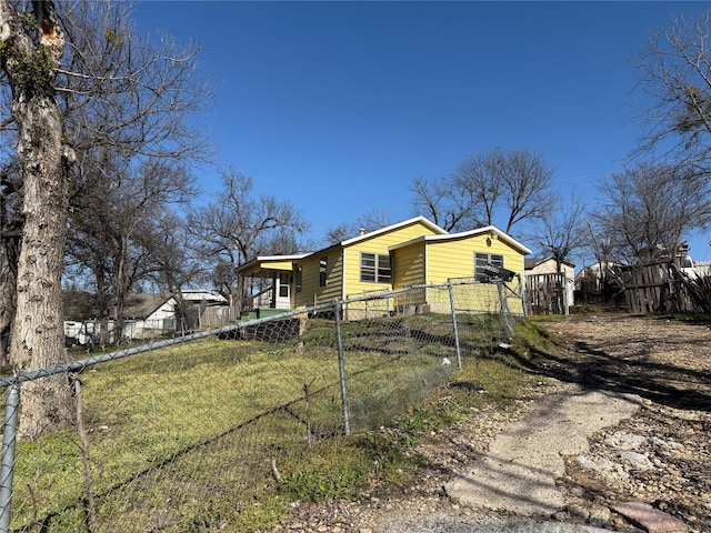 view of front of house with a fenced front yard