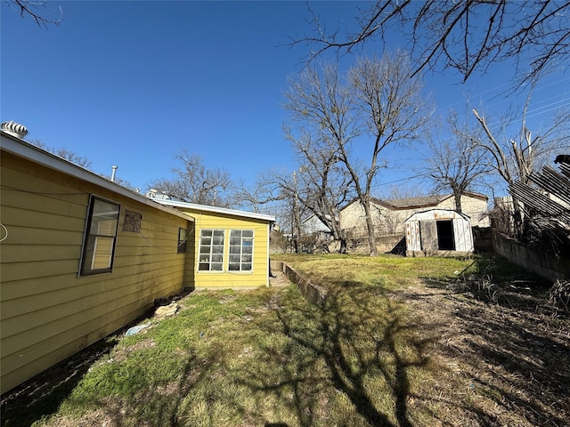 view of yard featuring an outdoor structure and a shed