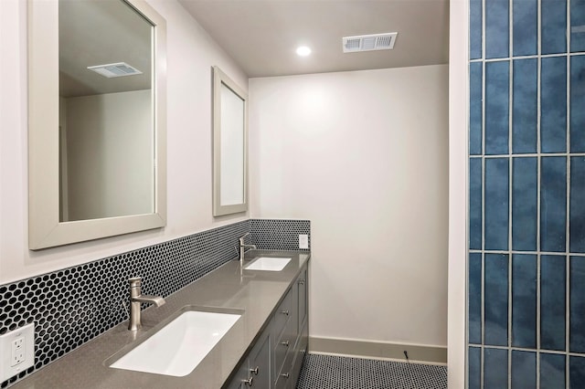 full bathroom featuring visible vents, decorative backsplash, and a sink