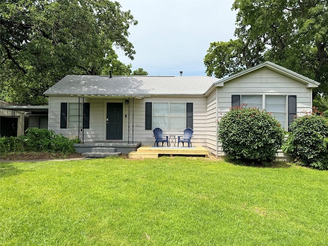 single story home with a front lawn