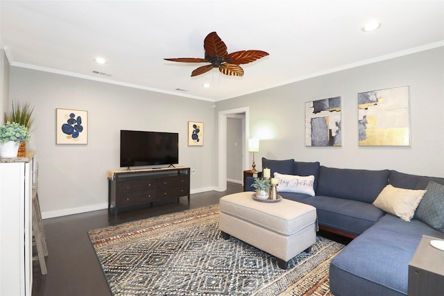 living area with ornamental molding, visible vents, and baseboards