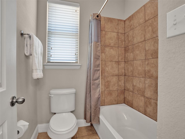 full bathroom with shower / bath combo with shower curtain, toilet, baseboards, and tile patterned floors