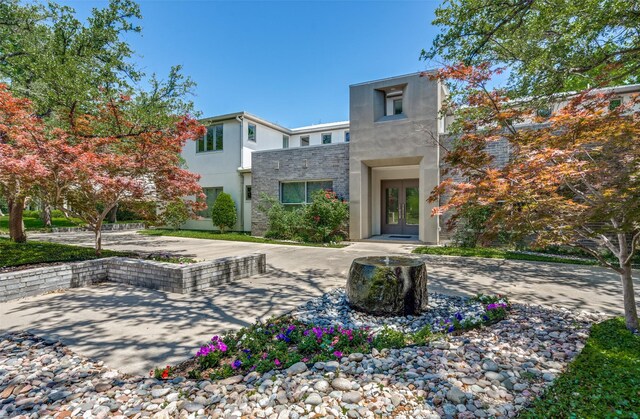 6007 Club Oaks Dr, Dallas, TX 75248 - surrounding community featuring a patio