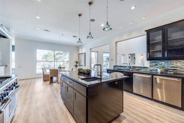 6007 Club Oaks Dr, Dallas, TX 75248 - kitchen with stainless steel appliances, a sink, light wood finished floors, decorative light fixtures, and recessed lighting