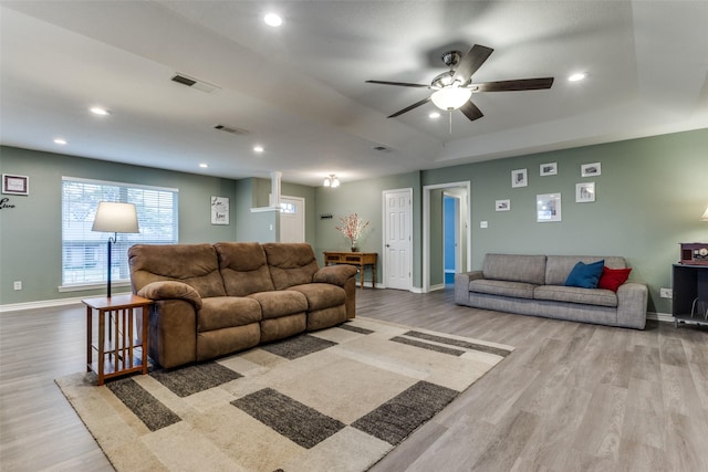 living area featuring light wood-type flooring, baseboards, visible vents, and recessed lighting