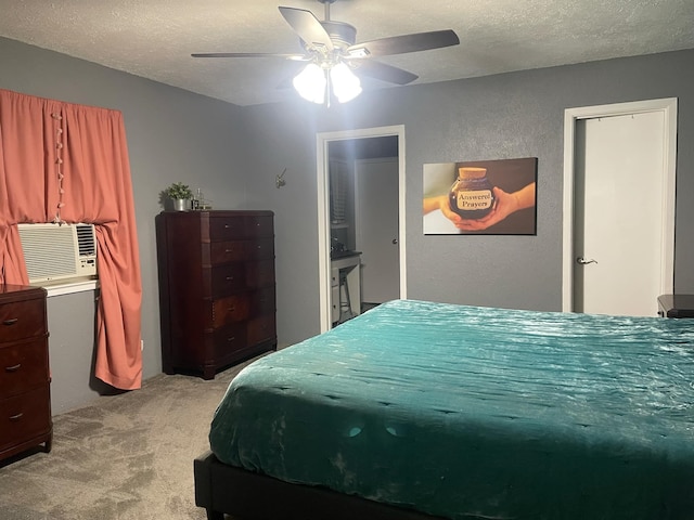 bedroom featuring light carpet, a textured wall, a textured ceiling, and ceiling fan