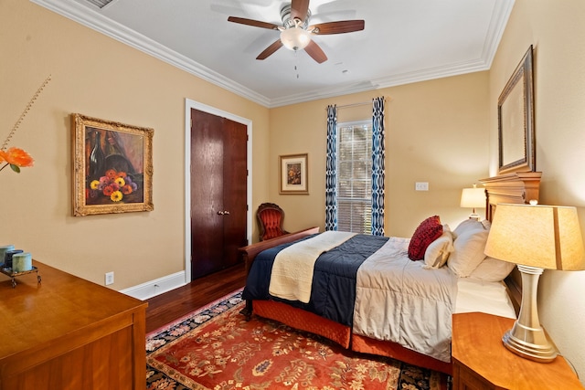 bedroom featuring ornamental molding, a ceiling fan, baseboards, and wood finished floors