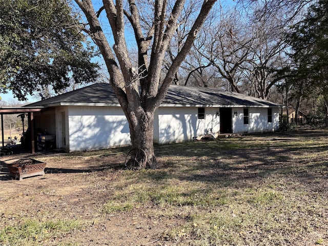 view of front of home with a front lawn