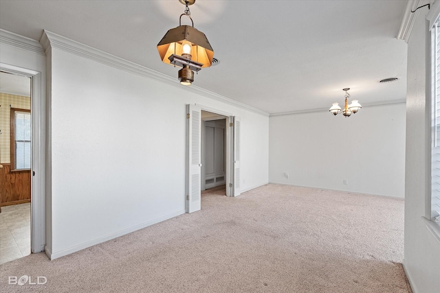 empty room with light carpet, ornamental molding, and a chandelier