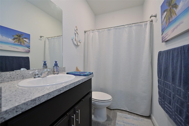 bathroom with a shower with curtain, vanity, and toilet