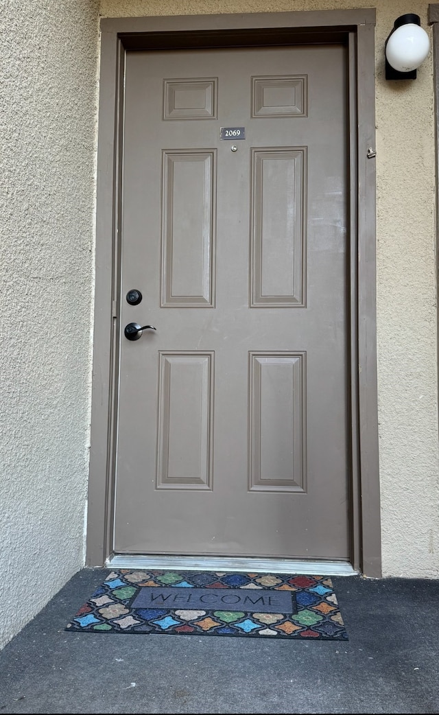 entrance to property with stucco siding