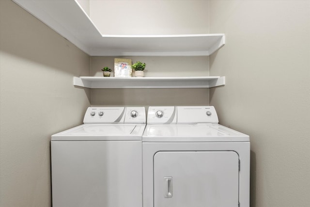 10211 Regal Oaks Dr Unit 121, Dallas, TX 75230 - washroom with washer and clothes dryer