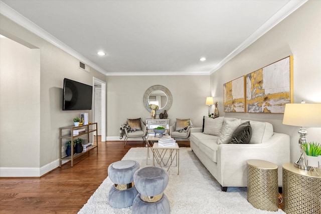 10211 Regal Oaks Dr Unit 121, Dallas, TX 75230 - living area featuring recessed lighting, wood finished floors, crown molding, and baseboards