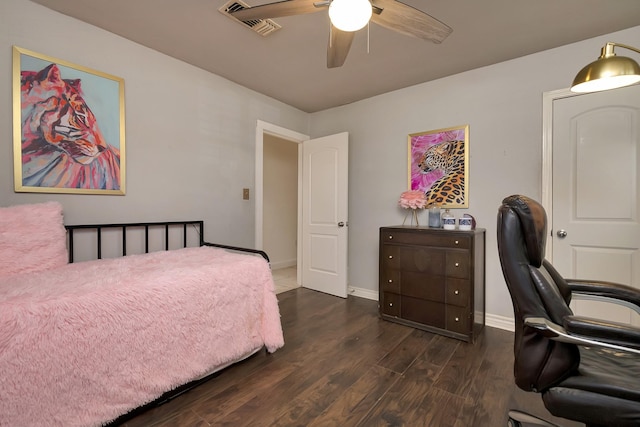 bedroom with dark wood-type flooring, a ceiling fan, visible vents, and baseboards