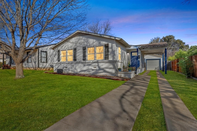 view of front facade featuring a garage, fence, driveway, and a front lawn