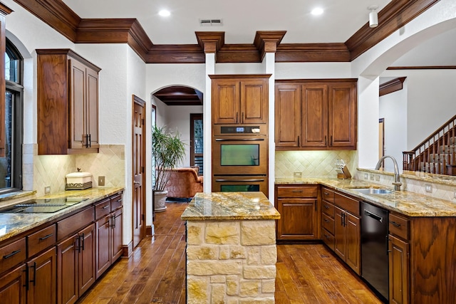 kitchen featuring visible vents, dark wood finished floors, arched walkways, black appliances, and a sink