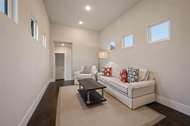 living area featuring recessed lighting, dark wood finished floors, and baseboards