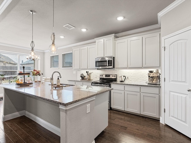 kitchen featuring dark wood-style flooring, a sink, visible vents, appliances with stainless steel finishes, and crown molding