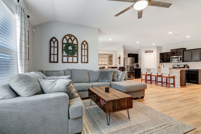 living area with lofted ceiling, light wood finished floors, a ceiling fan, and recessed lighting