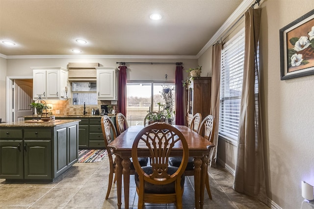 dining area with baseboards, recessed lighting, and crown molding