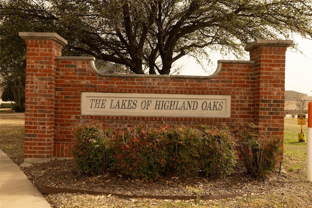 view of community / neighborhood sign