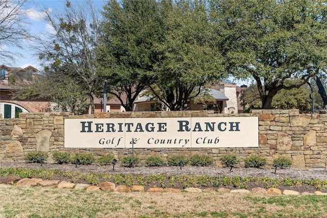 view of community / neighborhood sign