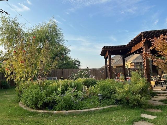 view of yard featuring fence