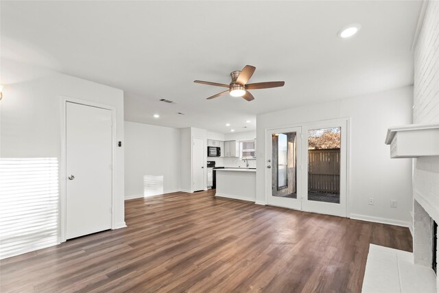 2109 Horizon Trl Unit 4014, Arlington, TX 76011 - unfurnished living room with dark wood-type flooring, a ceiling fan, baseboards, and recessed lighting