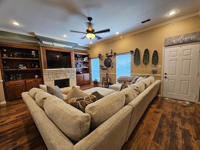 living area featuring visible vents, ceiling fan, and crown molding