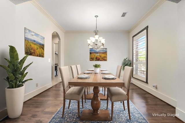 dining space featuring crown molding, an inviting chandelier, dark wood-type flooring, arched walkways, and visible vents