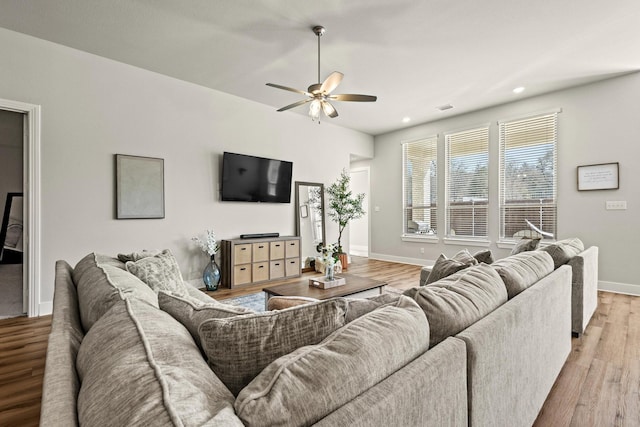 living area featuring visible vents, baseboards, a ceiling fan, wood finished floors, and recessed lighting