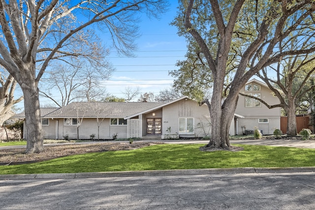 view of front of house with a front yard