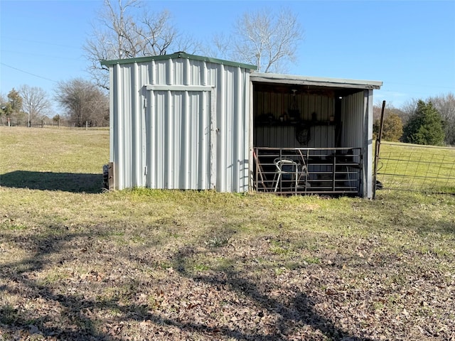 view of pole building featuring a lawn