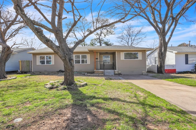 view of front of house featuring a front yard and fence