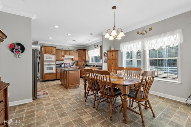 dining area with recessed lighting, a notable chandelier, crown molding, and baseboards