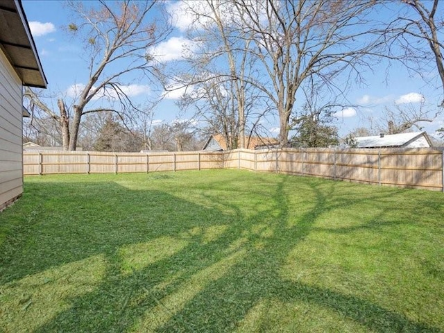 view of yard featuring a fenced backyard
