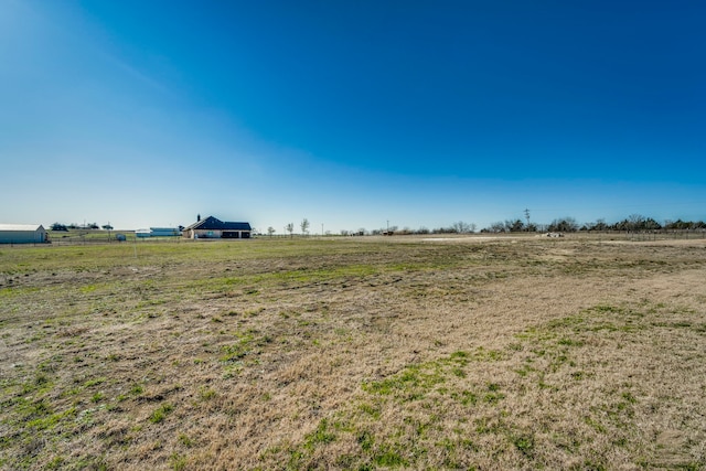 view of yard featuring a rural view