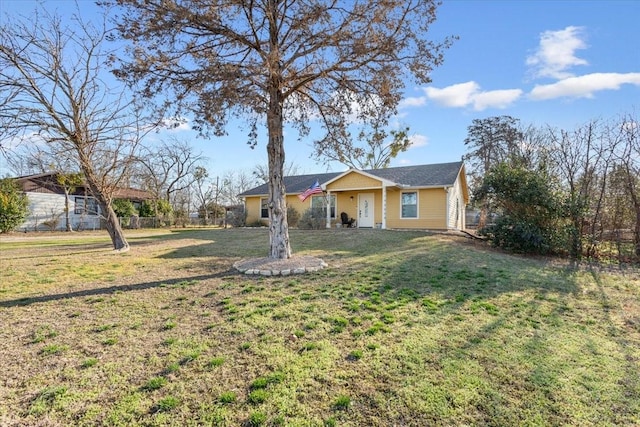 single story home with a front yard